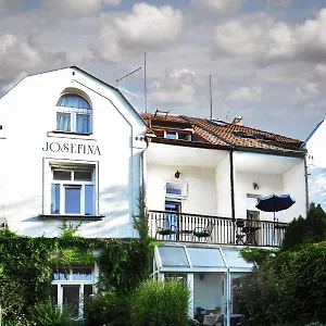 https://vila-josefina.praguehotelsweb.com
